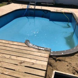 Accessoires indispensables pour l'entretien de votre piscine : produits et outils Vernon